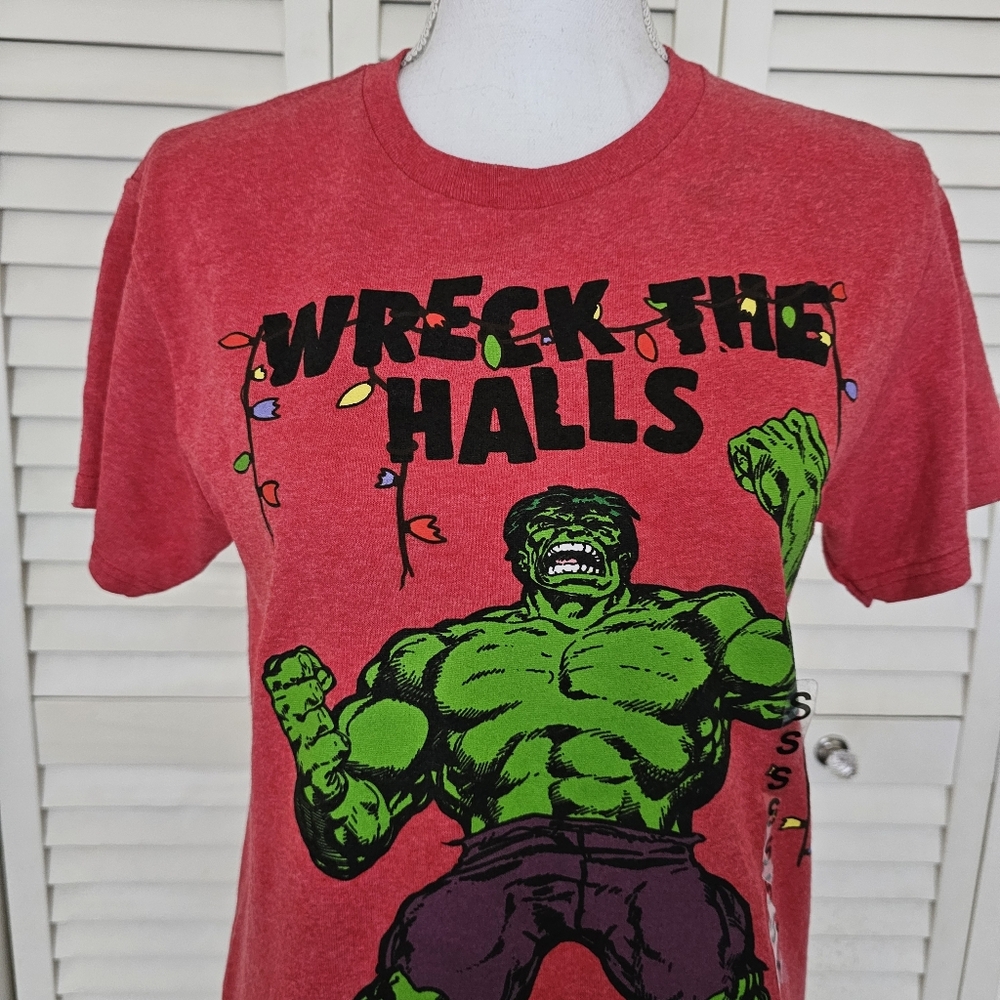 SALE! New Marvel Comics Hulk Holiday T Shirt Size S Red Short Sleeve NWT - Picture 2 of 10